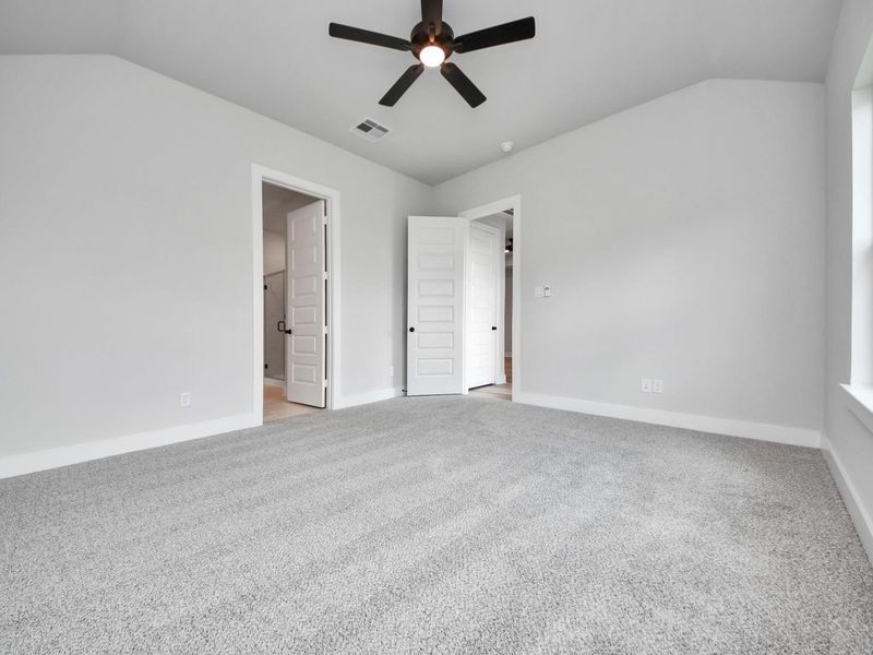 Spacious, unfurnished interior of a new home in Sunterra, Katy (Image 27). Spacious, unfurnished interior of a new home in Sunterra, Katy (Image 27).
