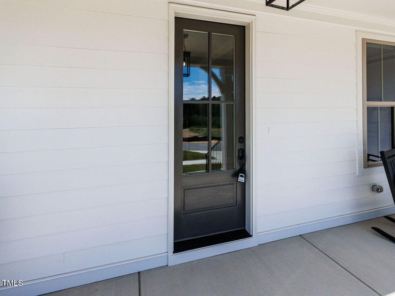 004-1280x960-front-door