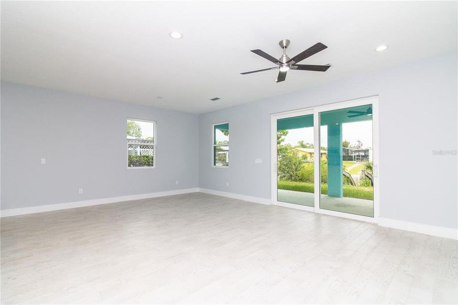 Spacious, unfurnished interior of a new home in , Edgewater (Image 16).
