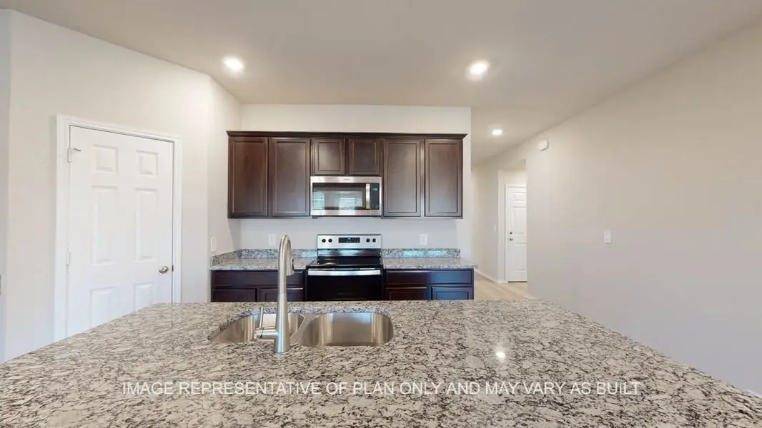 Furnished interior view inside a new home in Park Meadows, Lorena (Image 5).