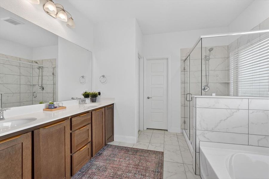 Furnished interior view inside a new home in Meadow Run, Melissa (Image 18).