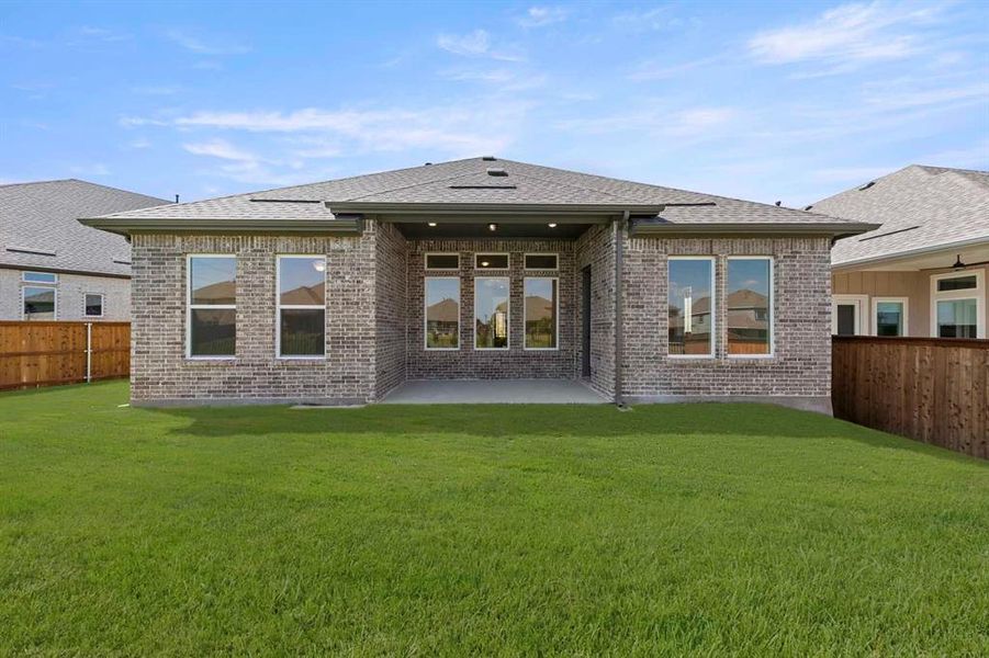 Exterior details and patio area of a home in Inspiration, Lucas (Image 3).