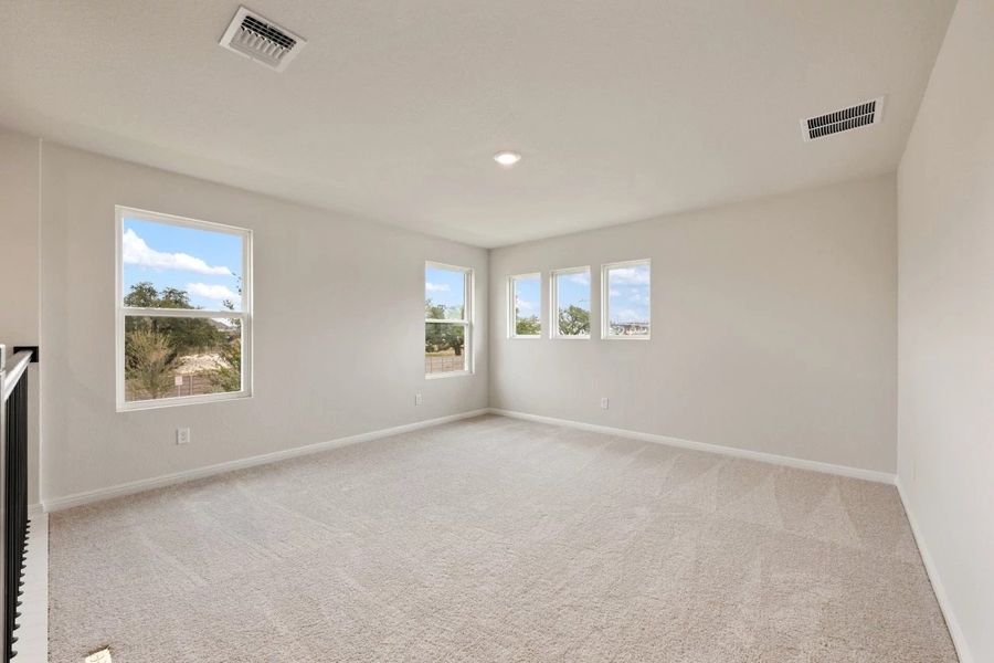 Spacious, unfurnished interior of a new home in Berry Creek Highlands, Georgetown (Image 36).