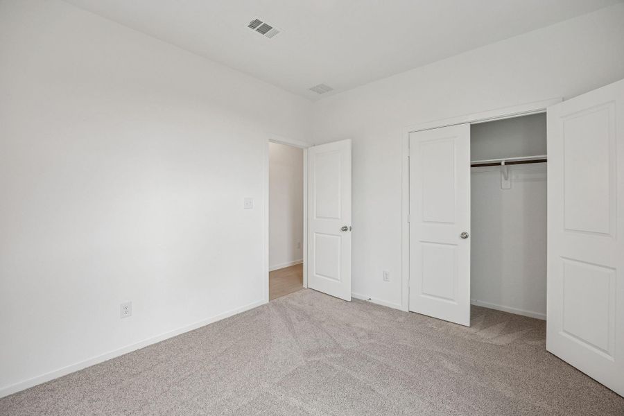 Spacious, unfurnished interior of a new home in Montgomery Bend, Montgomery (Image 24).