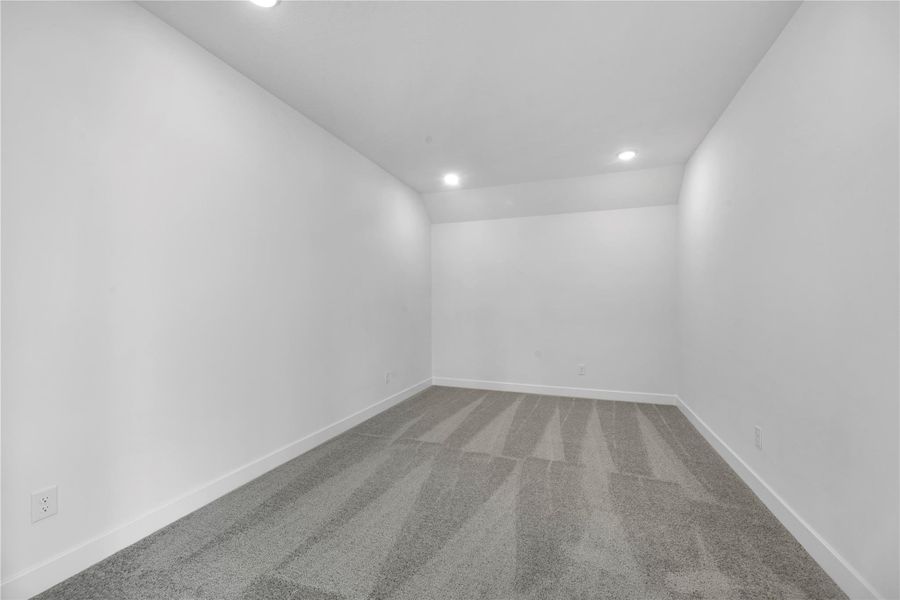 Spacious, unfurnished interior of a new home in Candela, Richmond (Image 18).