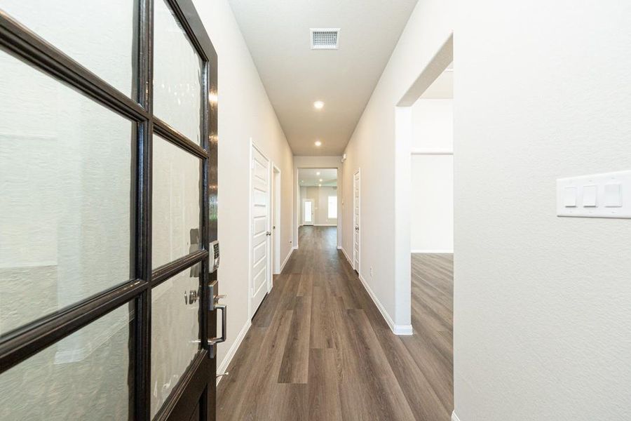 Spacious, unfurnished interior of a new home in Bluestem, Brookshire (Image 17). Spacious, unfurnished interior of a new home in Bluestem, Brookshire (Image 17).