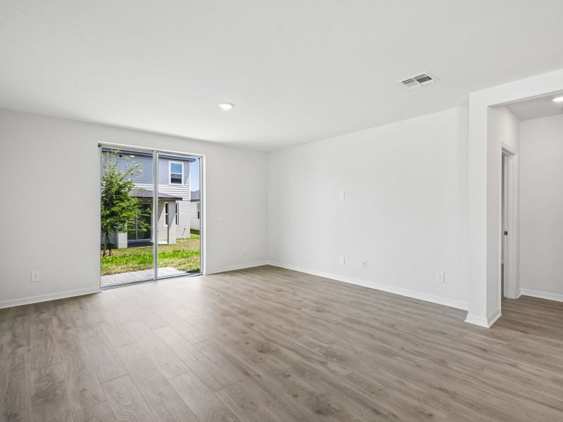 Spacious, unfurnished interior of a new home in Hamilton Bluff - Classic Series, Haines City (Image 9).