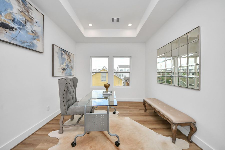 This bright and stylish office space features sleek modern furnishings, a large window for natural light, and elegant decor, creating an inspiring environment for productivity and creativity.