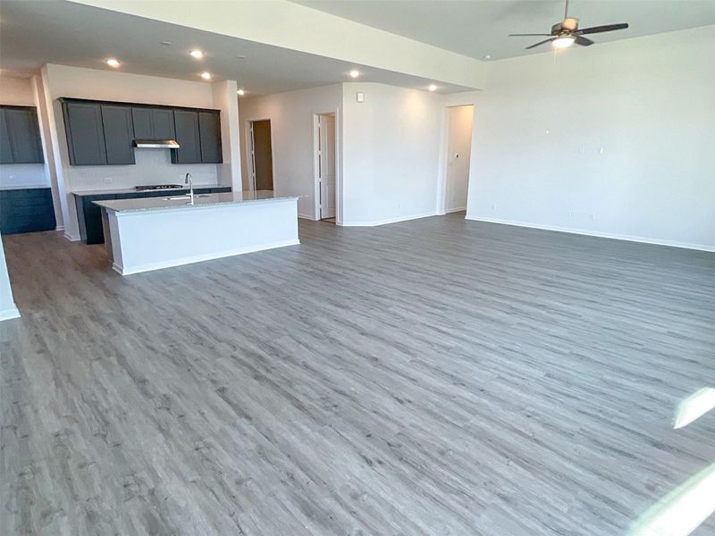 Spacious, unfurnished interior of a new home in Canterra Creek  60', Rosharon (Image 19).