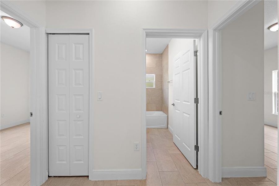Spacious, unfurnished interior of a new home in , Yeehaw Junction (Image 24).
