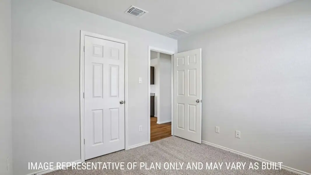 Spacious, unfurnished interior of a new home in Reynolds Crossing, Killeen (Image 25).