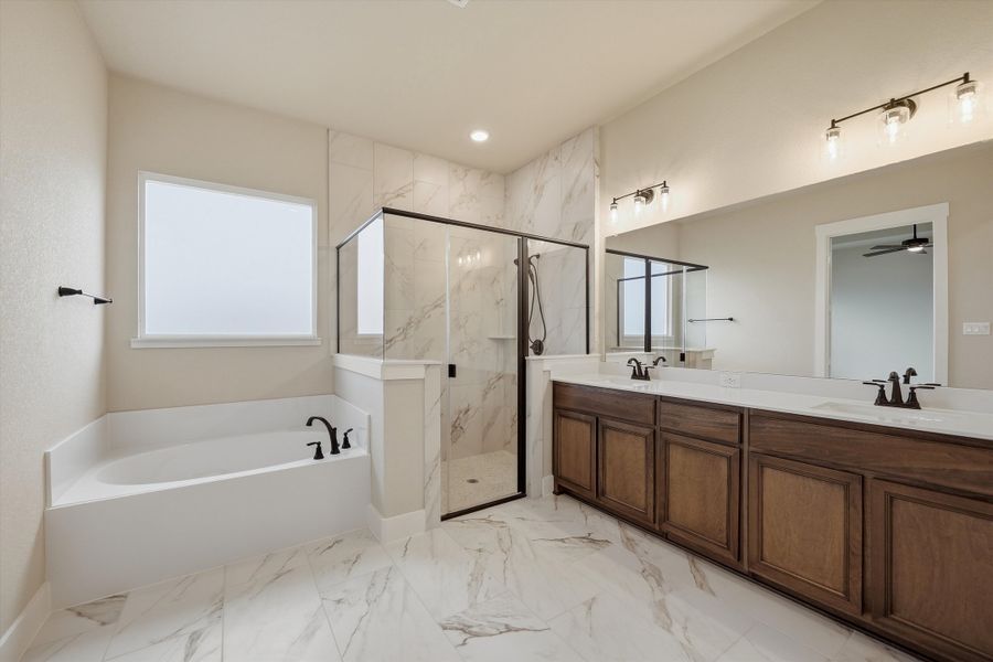 Furnished interior view inside a new home in Eagle Ridge Estates, Weatherford (Image 9).