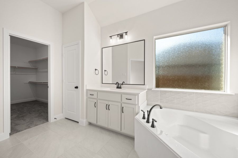 Furnished interior view inside a new home in Myrtle Creek, Waxahachie (Image 13).