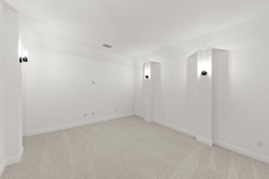 Spacious, unfurnished interior of a new home in River Ranch, Van Alstyne (Image 26).