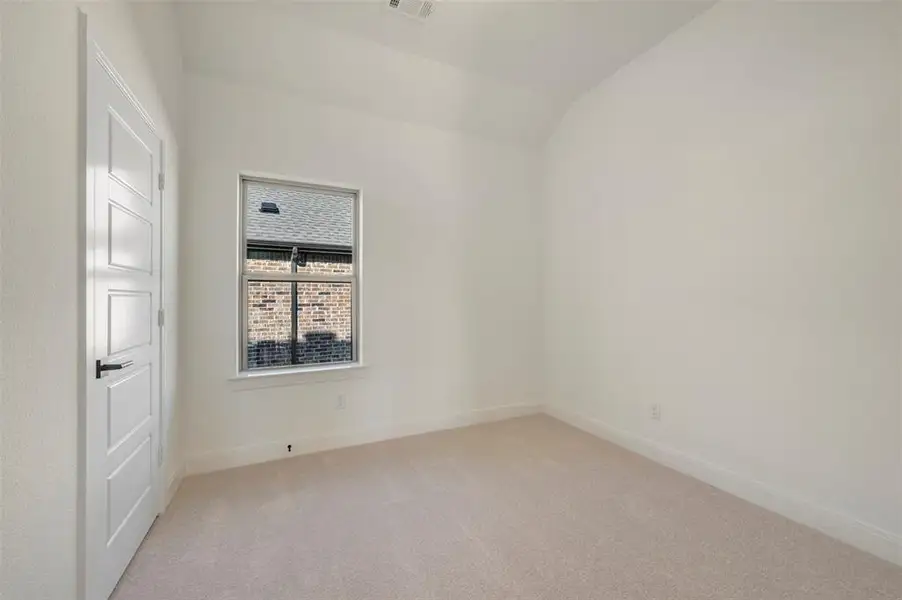 Spacious, unfurnished interior of a new home in Creekshaw – Classic, Royse City (Image 20).