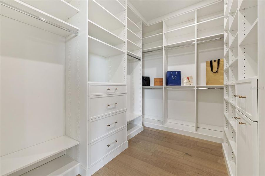 Spacious, unfurnished interior of a new home in , Tampa (Image 22).