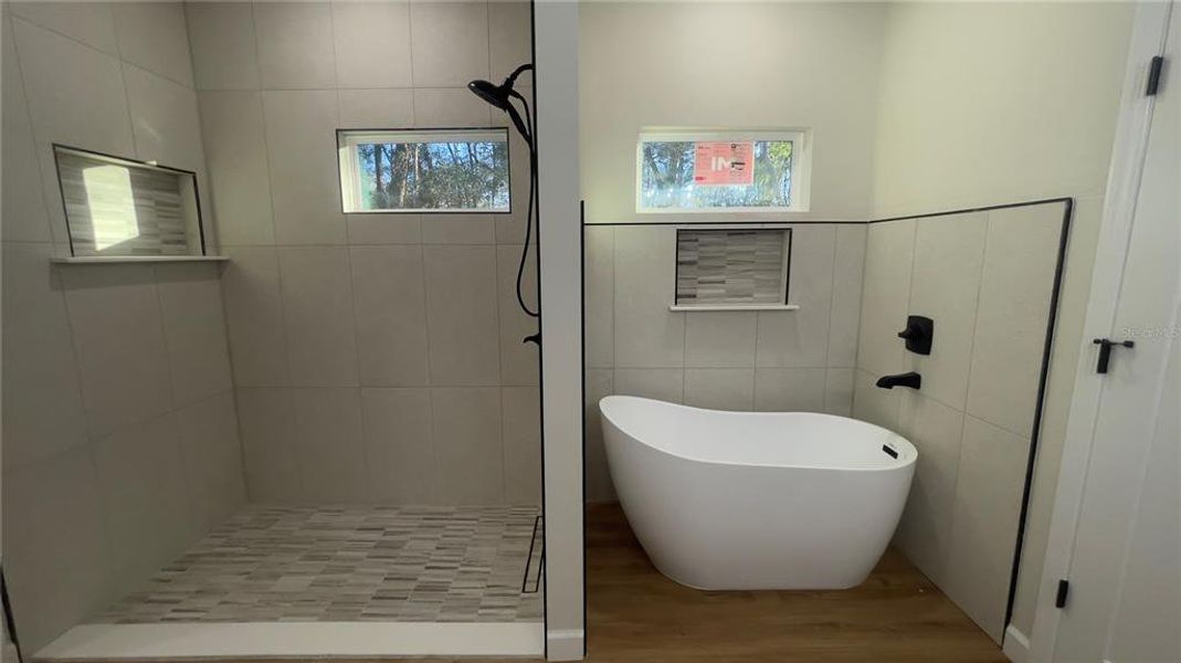 Furnished interior view inside a new home in , Chiefland (Image 17).