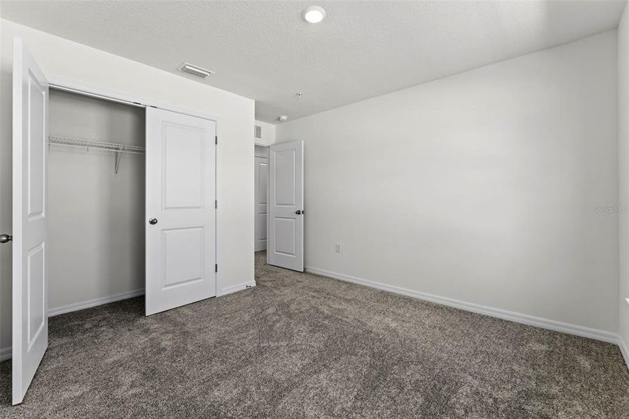 Spacious, unfurnished interior of a new home in Eden Crest, Apopka (Image 15).