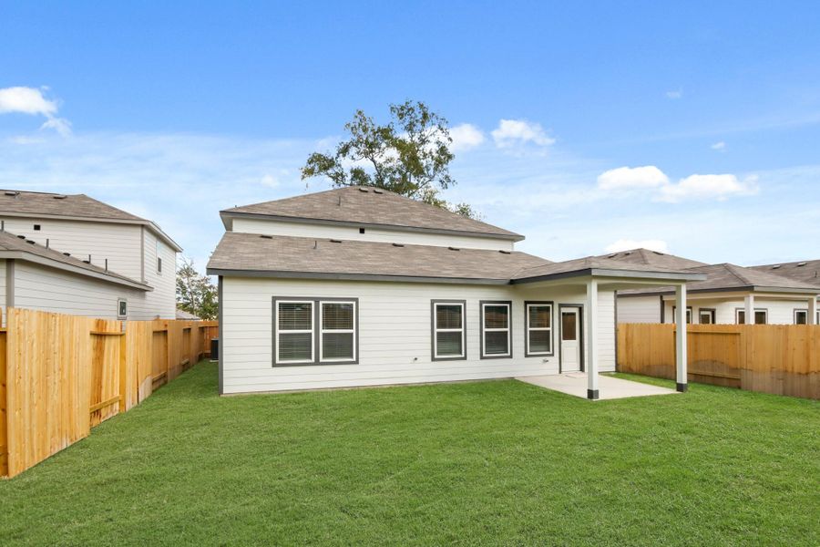 Exterior details and patio area of a home in Lakes at Crockett Martin, Conroe (Image 3).
