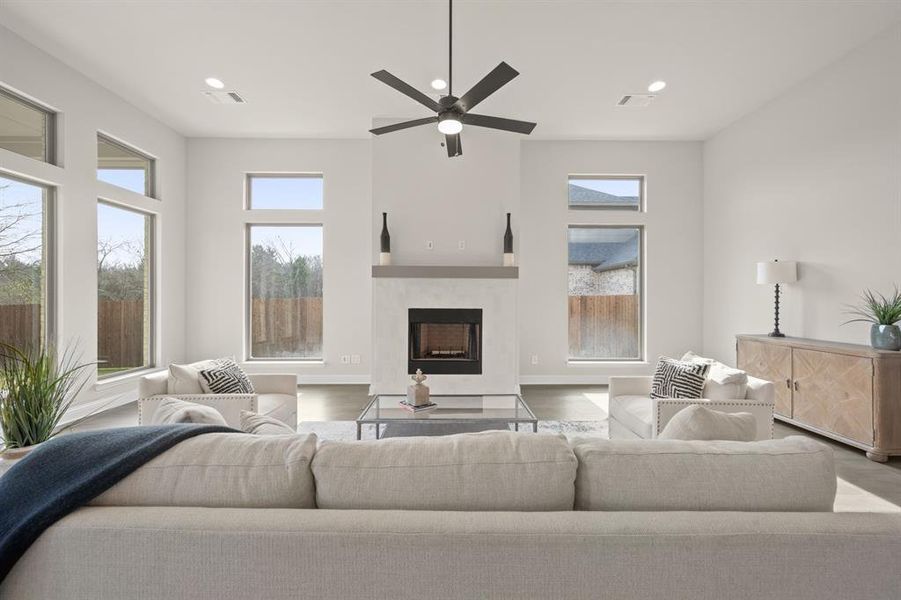 4818 Nomad- Living-3