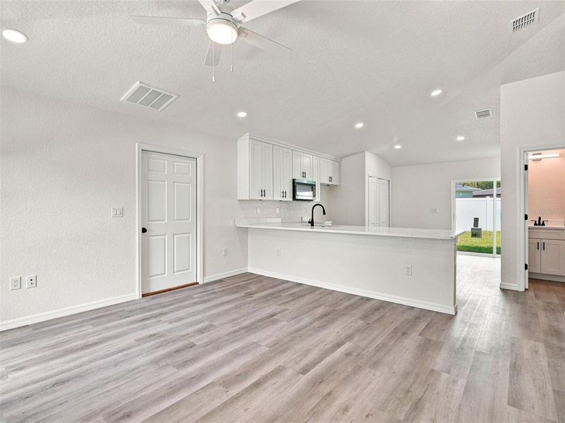 Spacious, unfurnished interior of a new home in , Spring Hill (Image 18).