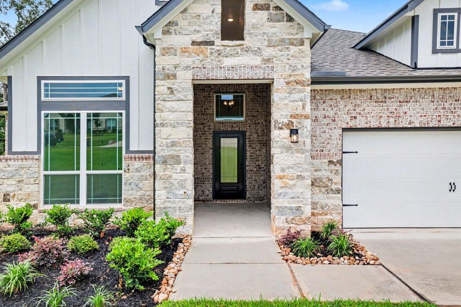 Exterior details and patio area of a home in Rose Hill Estates, Willis (Image 3).