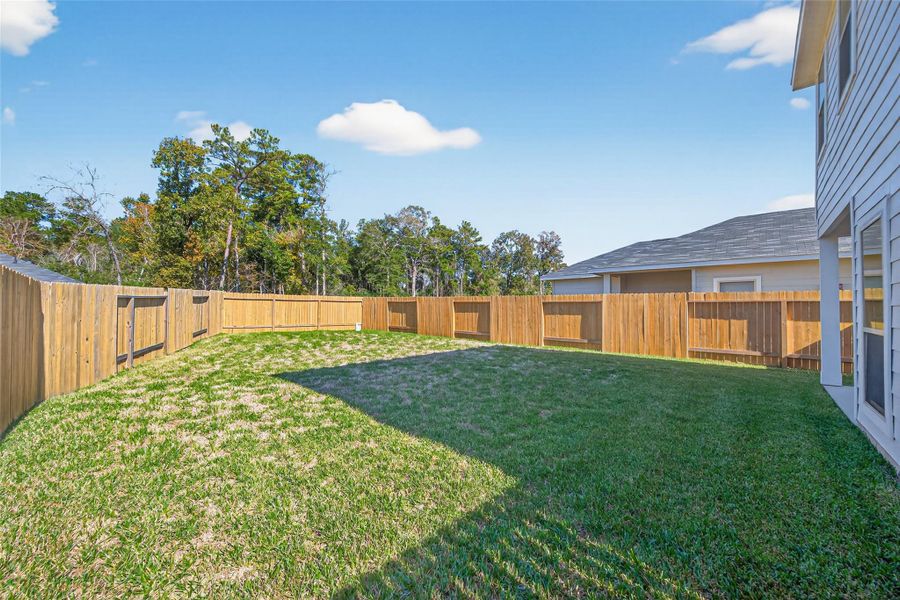 Exterior details and patio area of a home in Woodland Lakes, Huffman (Image 25).