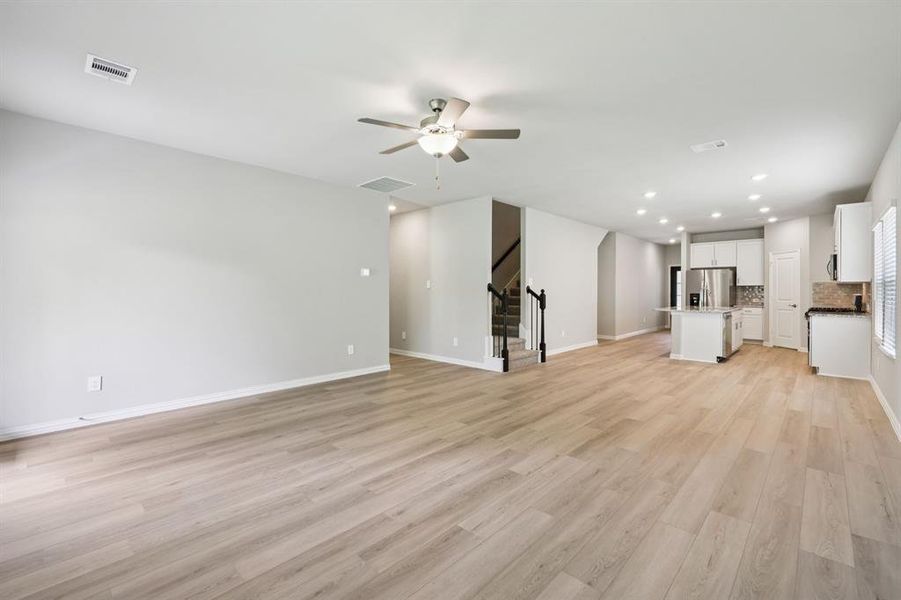 Spacious, unfurnished interior of a new home in Westmoor, Sherman (Image 30).