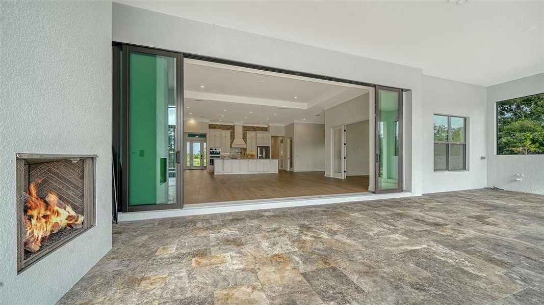 Exterior details and patio area of a home in Tideline, Bradenton (Image 31).