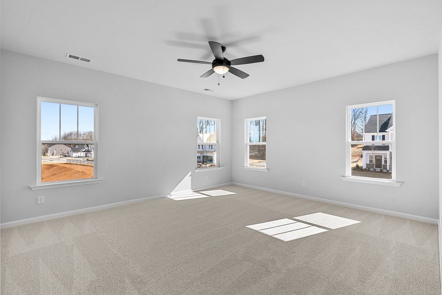Spacious, unfurnished interior of a new home in Fieldstone, Lexington (Image 31).