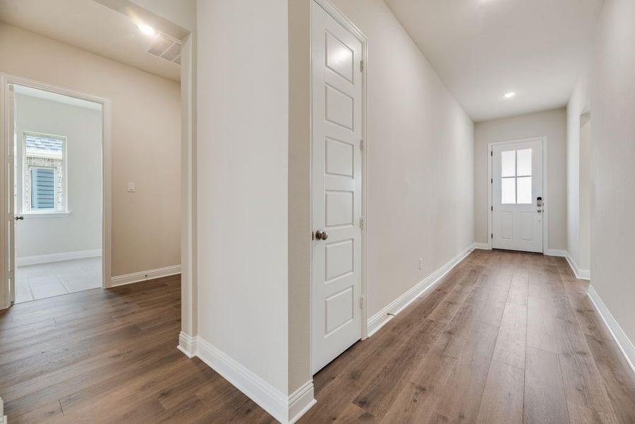Spacious, unfurnished interior of a new home in Bayside, Rowlett (Image 32).