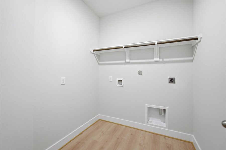 Spacious, unfurnished interior of a new home in Massey Oaks, Pearland (Image 27).