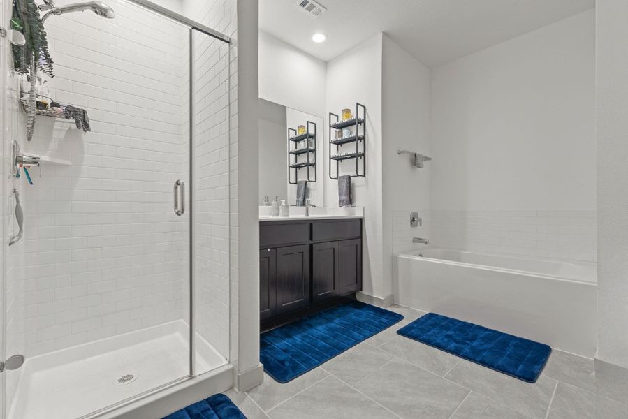 Furnished interior view inside a new home in Westwood, League City (Image 13). Furnished interior view inside a new home in Westwood, League City (Image 13).