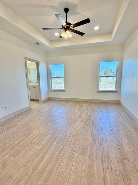 Spacious, unfurnished interior of a new home in , Weatherford (Image 14).