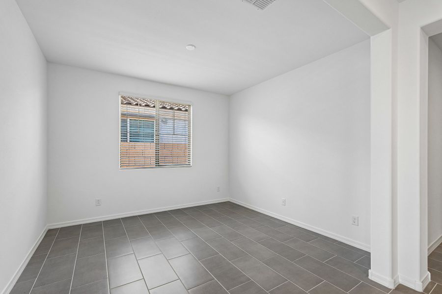 Spacious, unfurnished interior of a new home in Hawes Crossing, Mesa (Image 28).