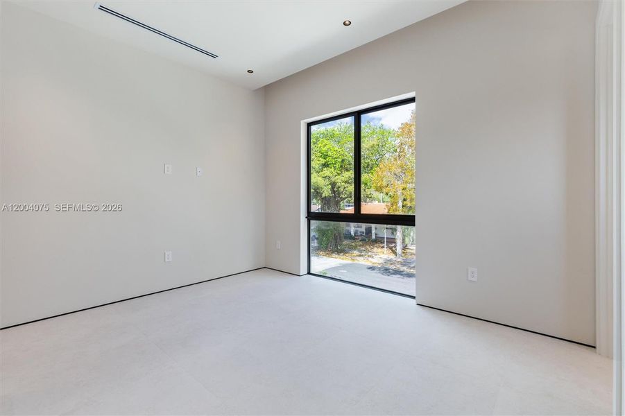 Spacious, unfurnished interior of a new home in , Miami (Image 22).