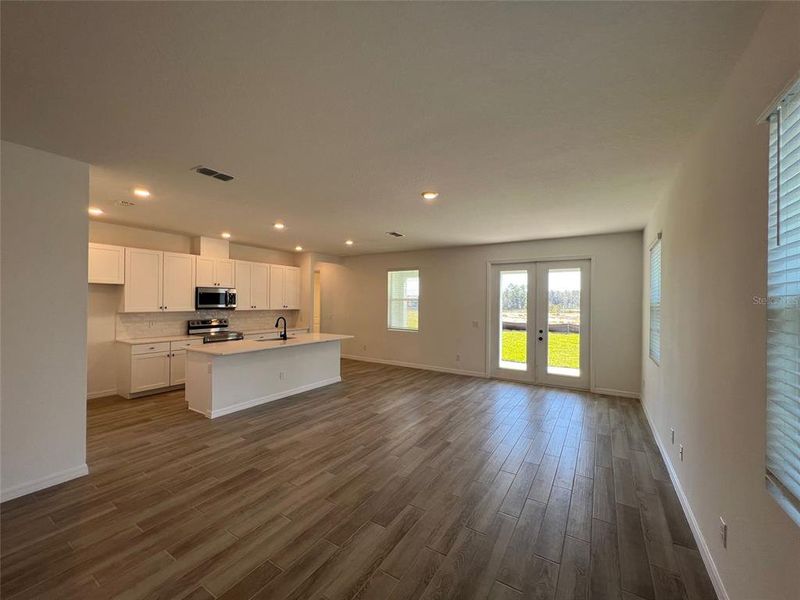 Spacious, unfurnished interior of a new home in , Davenport (Image 9).