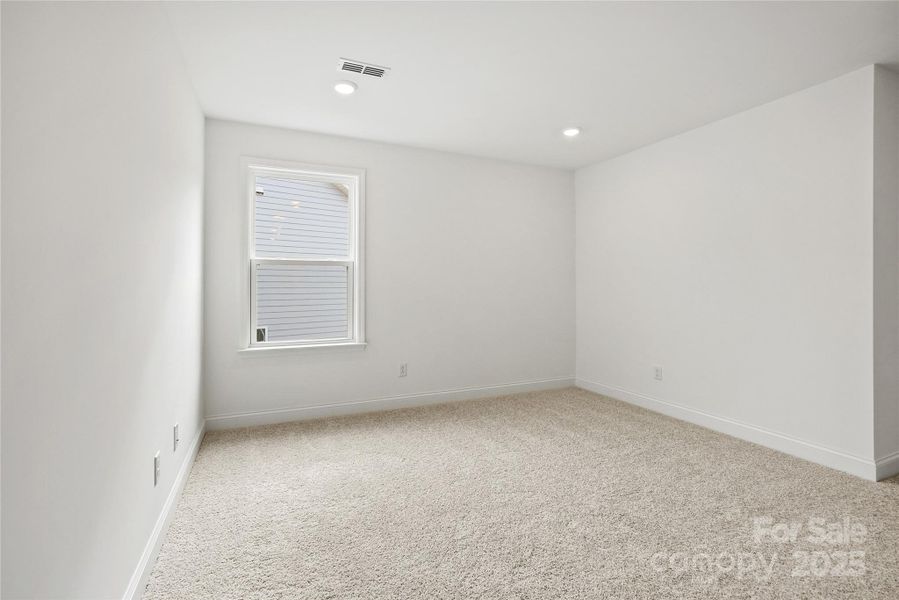 Spacious, unfurnished interior of a new home in Forest Creek, Waxhaw (Image 30).