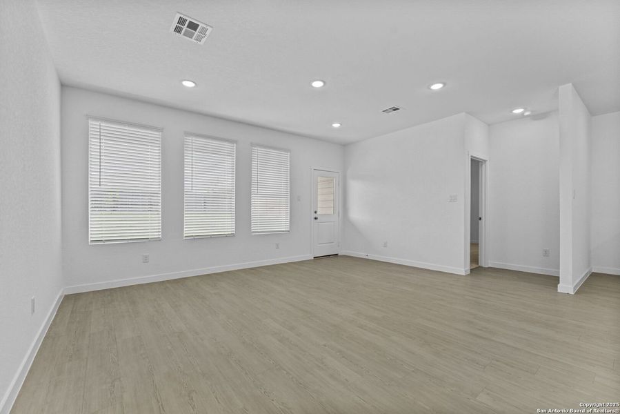 Spacious, unfurnished interior of a new home in Parkside: Coastline Collection, New Braunfels (Image 15).