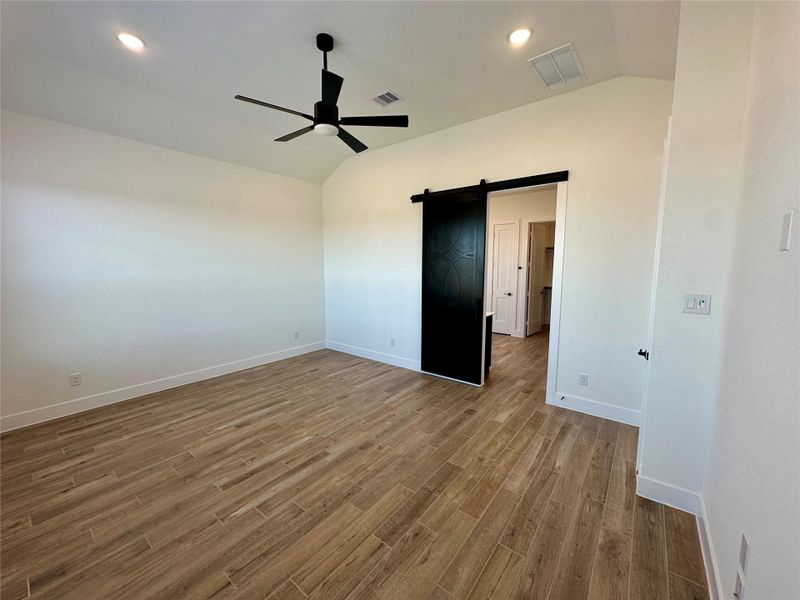 Spacious, unfurnished interior of a new home in Briarley, Montgomery (Image 19).