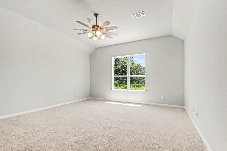 Spacious, unfurnished interior of a new home in , Bay City (Image 26).