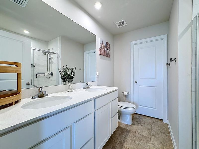 Furnished interior view inside a new home in , Bradenton (Image 35).