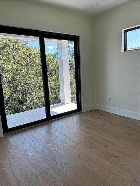 Spacious, unfurnished interior of a new home in , Tampa (Image 42).
