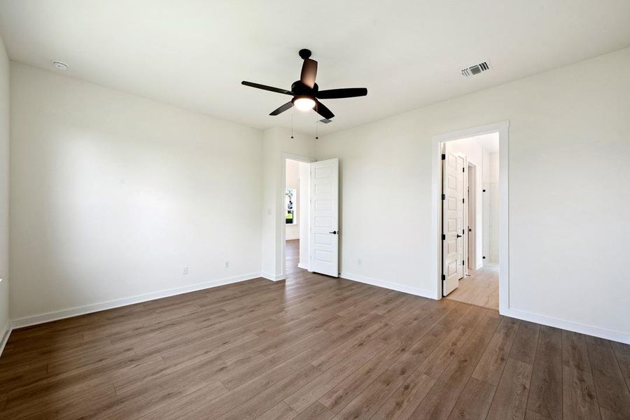 Spacious, unfurnished interior of a new home in Wolf Ranch, Georgetown (Image 31). Spacious, unfurnished interior of a new home in Wolf Ranch, Georgetown (Image 31).