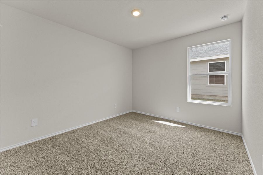 Spacious, unfurnished interior of a new home in Ladera, Luling (Image 17).