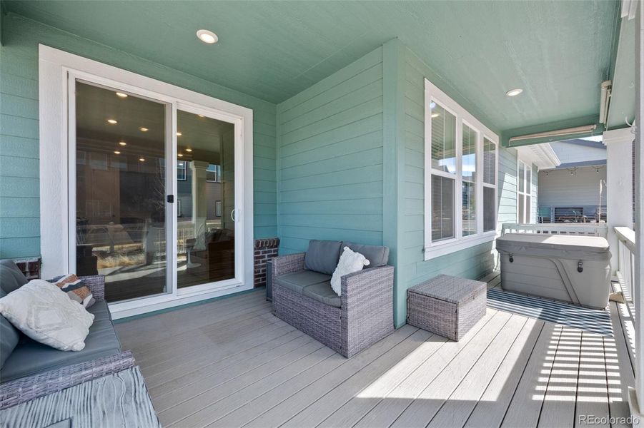 Covered Back Porch with Hot-tub