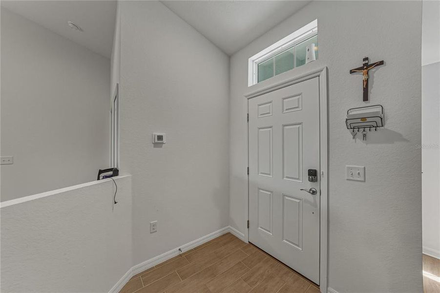 Spacious, unfurnished interior of a new home in , Sebring (Image 21).