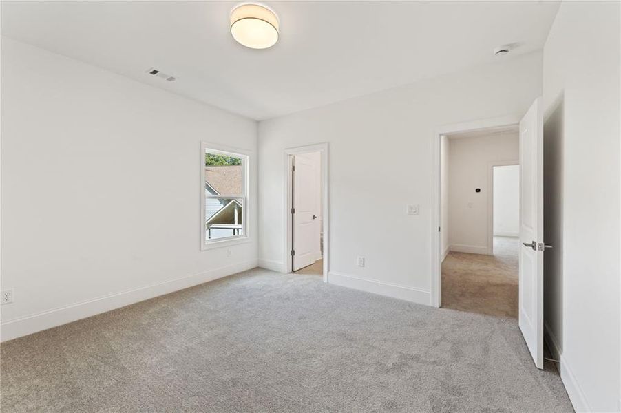 Spacious, unfurnished interior of a new home in , Dallas (Image 12).