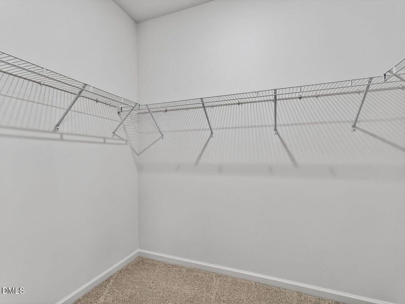 025-1280x960-primary-closet