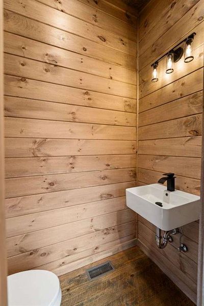 Close-up of interior finishes inside a home in , Blue Ridge (Image 11). Close-up of interior finishes inside a home in , Blue Ridge (Image 11).